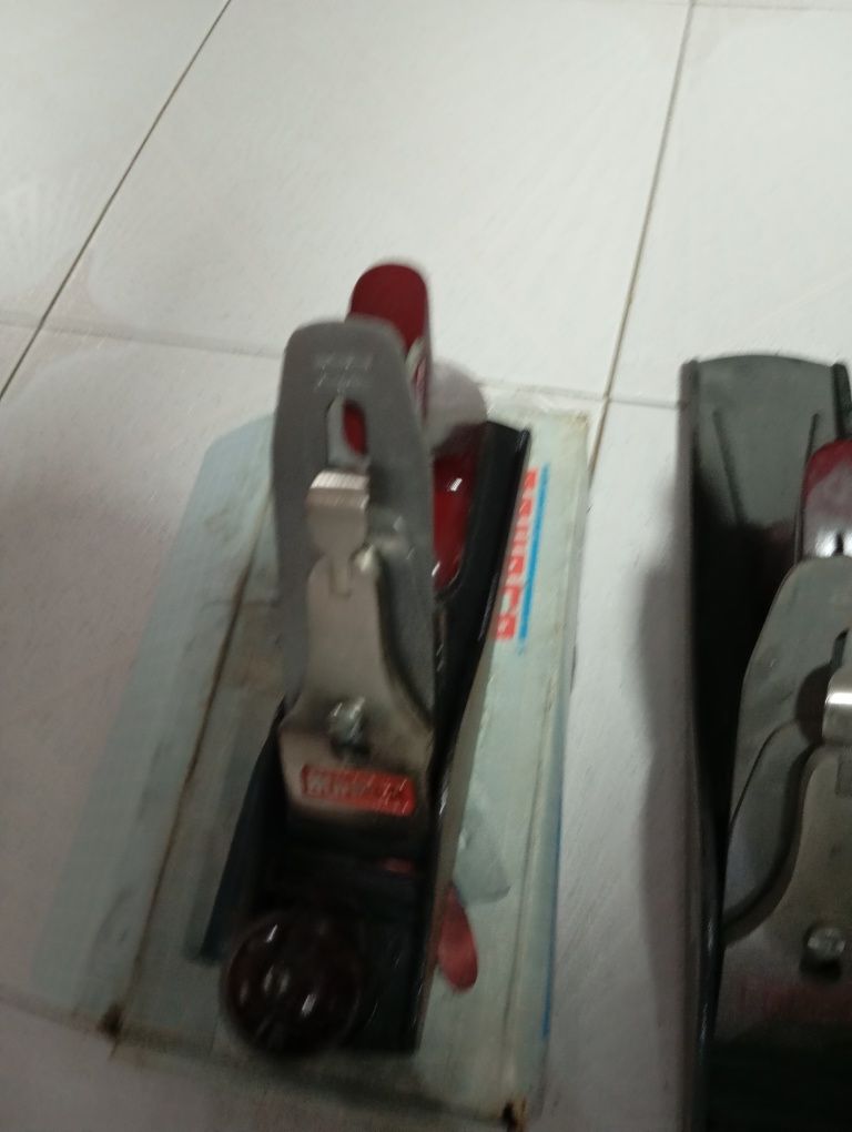 Plainas antigas e garlopas novas