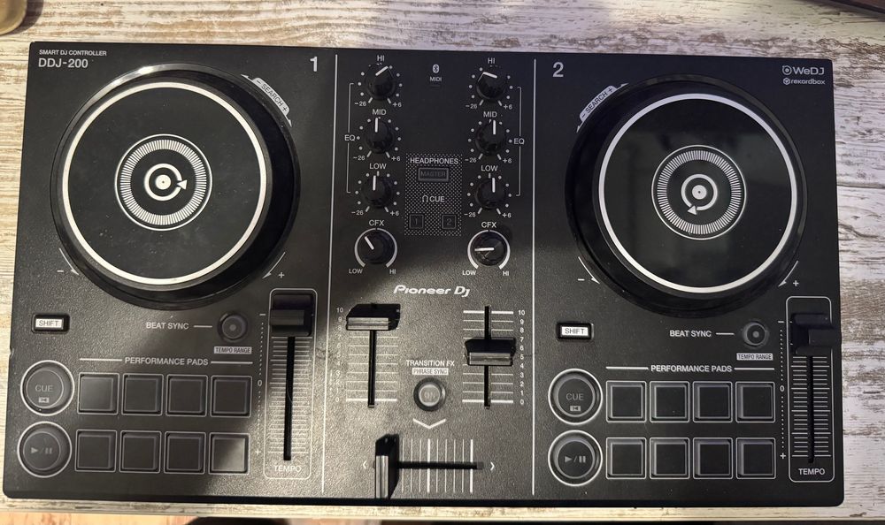 DJ контролер Pioneer DDJ-200