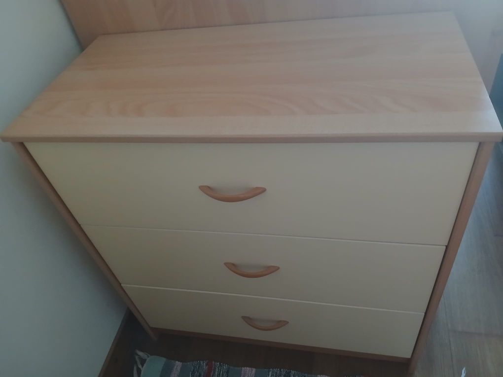 Quarto criança, cama, cómoda e roupeiro