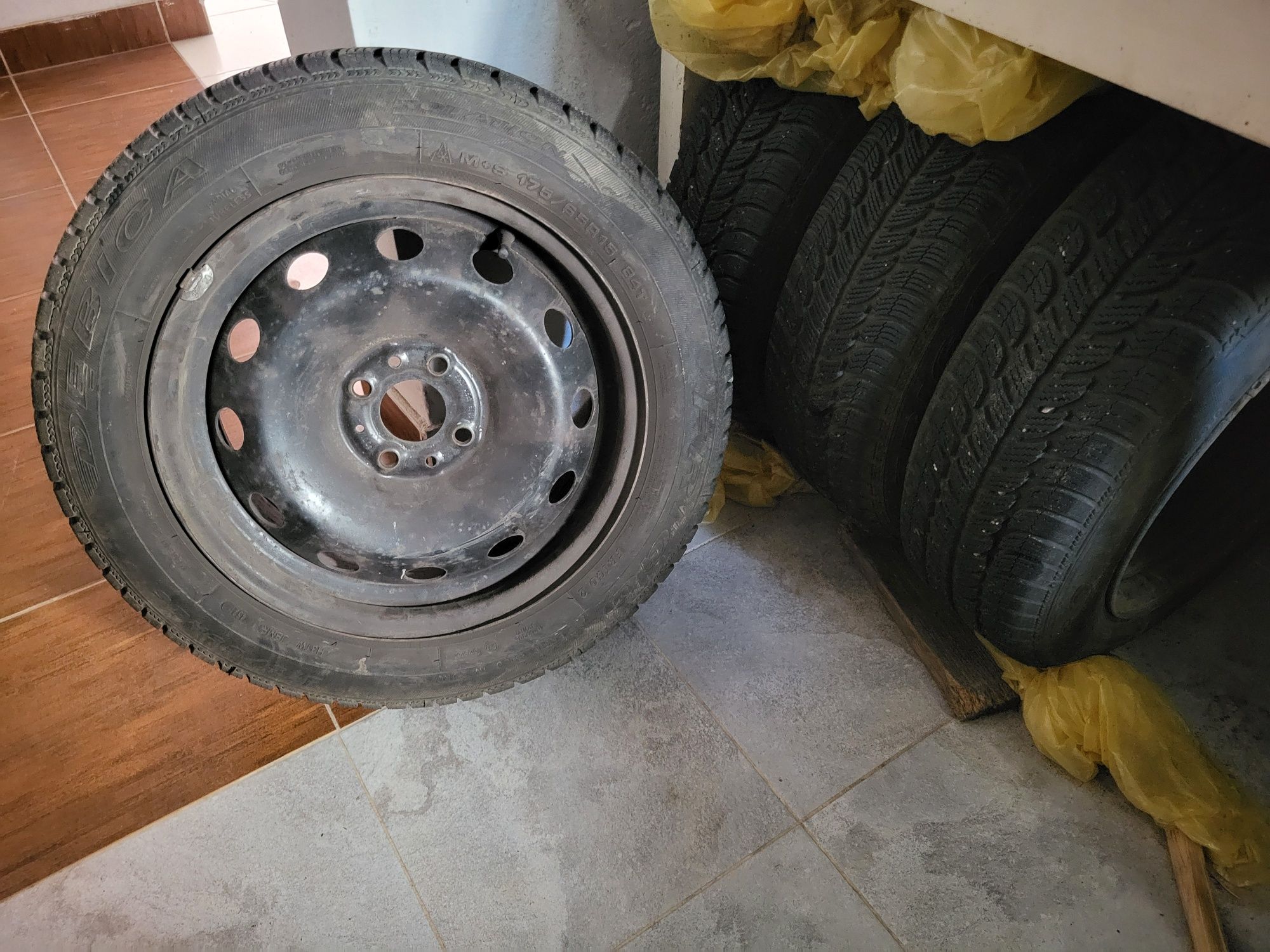 4x opony koła  Dębica frigo 2 zimowe 175/65 r 15 z felgami