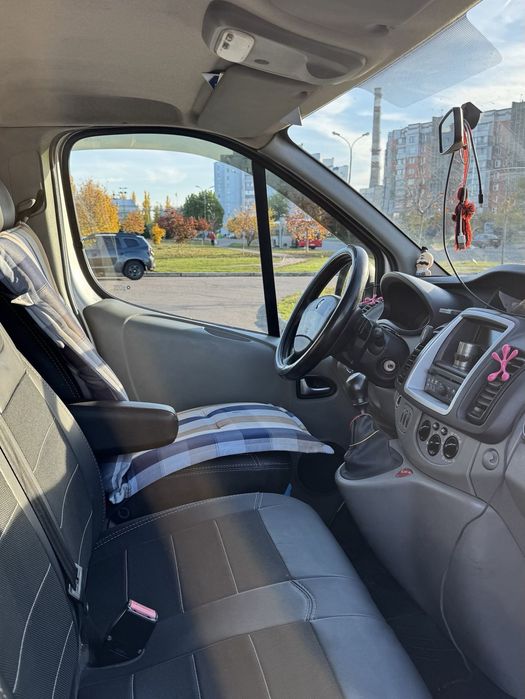 Renault Traffic 2011 року 2,0 дизель пасажир (8+1)