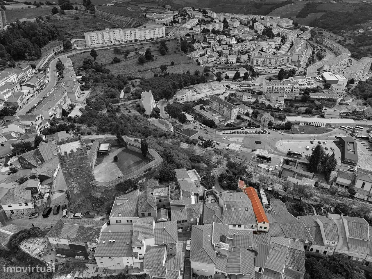 Moradia T3 | 4 Pisos | Logradouro | Castelo | Lamego