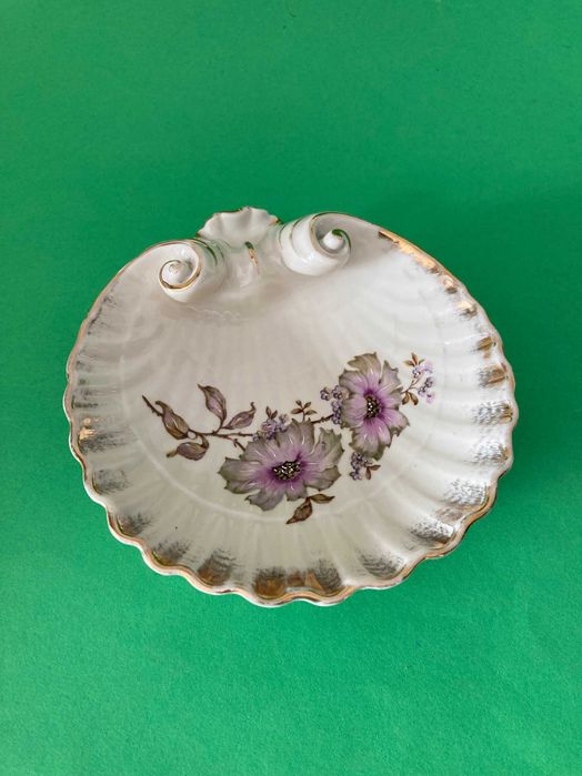 Concha em Porcelana muito bonita da Artibus Antiga