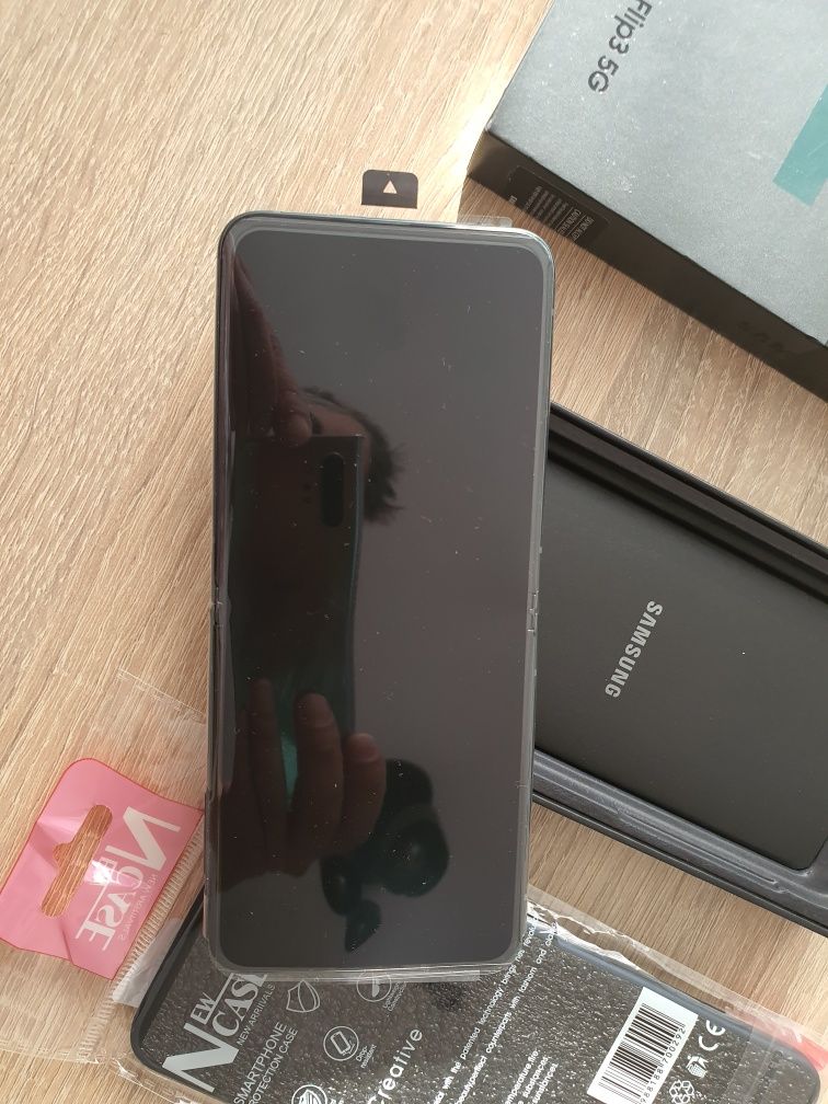Sprzedan nowka telefon Samsung Galaxy Z Flip3 5G