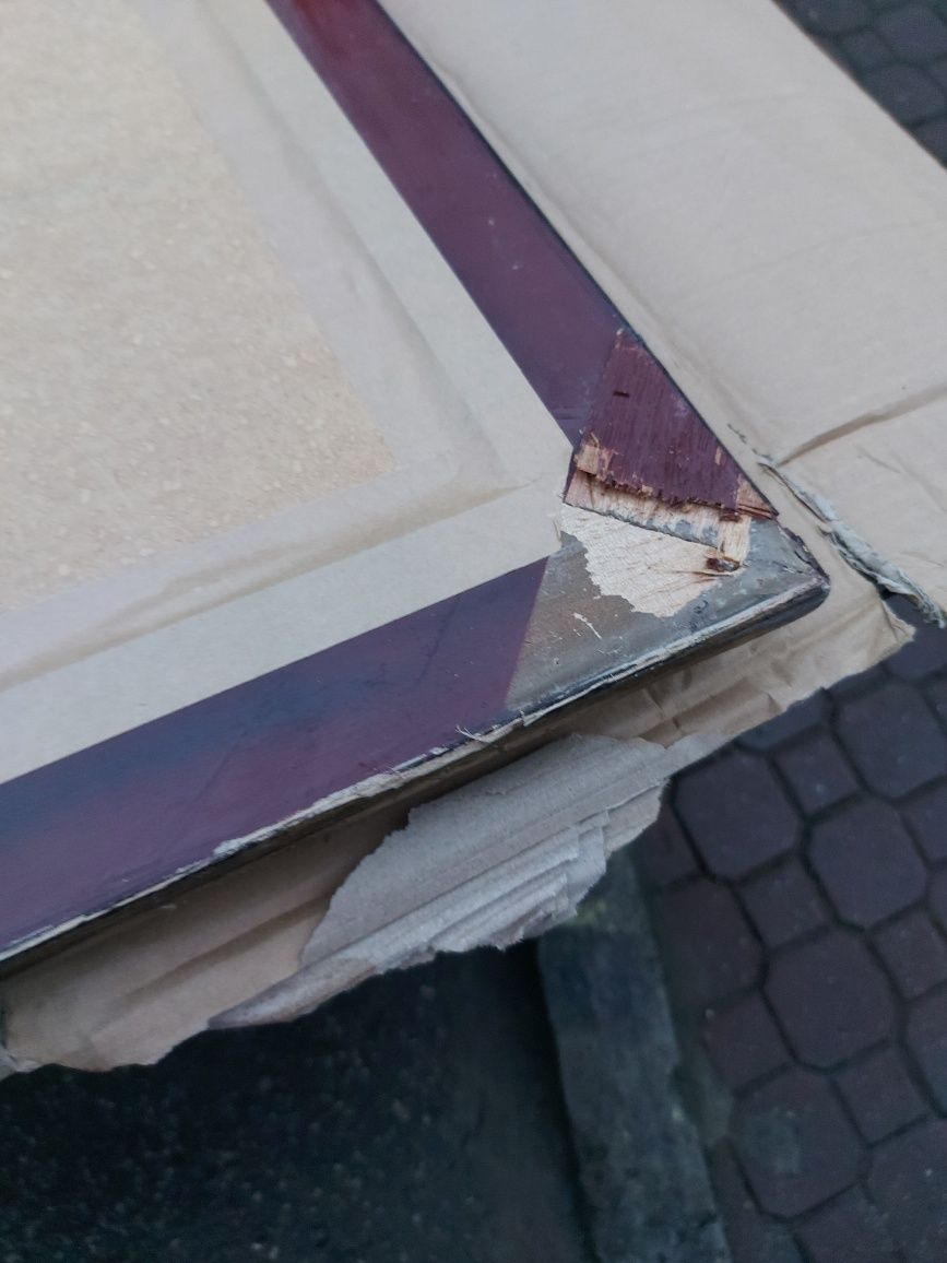 Lustro w pięknej starej drewnianej ramie