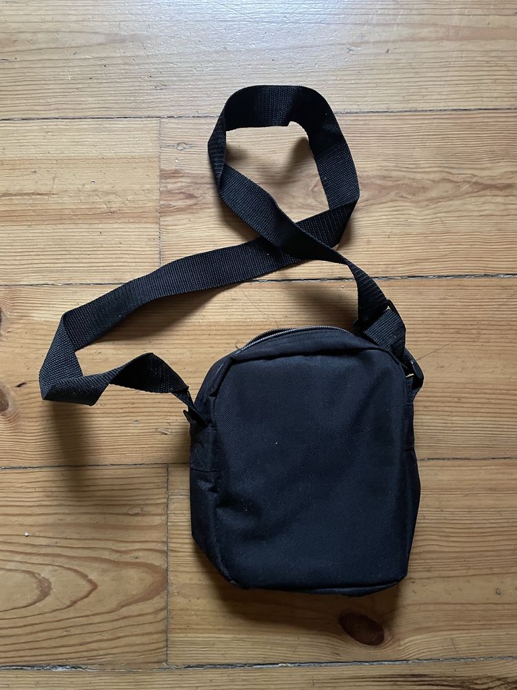 Bolsa tiracolo preta