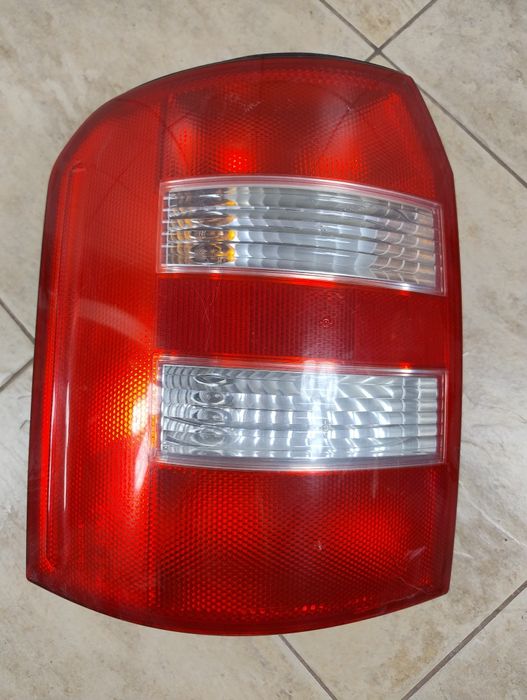 Audi a2 lampa tył lewa 99-05 wkład do żarówek oryginał wysyłka OLX 8Z0