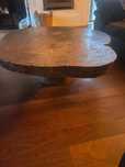 Mesa de centro feita de árvore e tronco