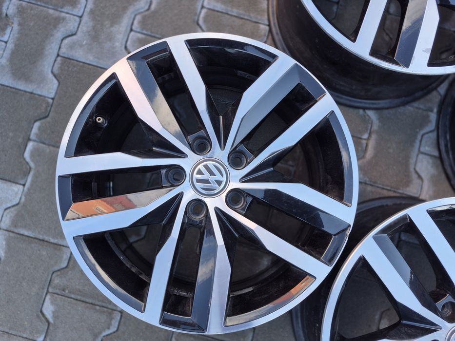 Продаж оригінальних дисків 7JXR17 на Volkswagen Golf,  Touran,  Passat