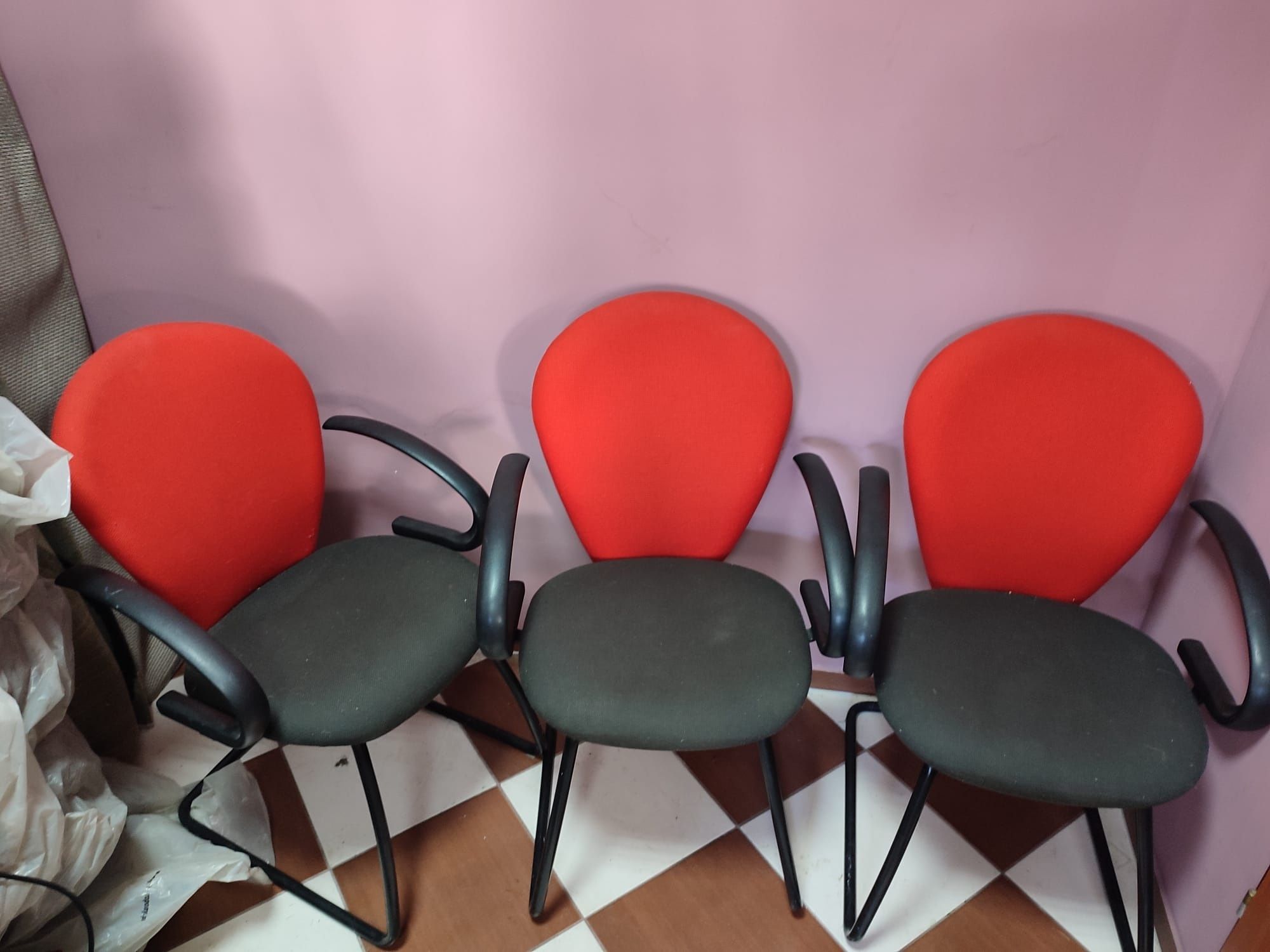 3 solidne krzesła