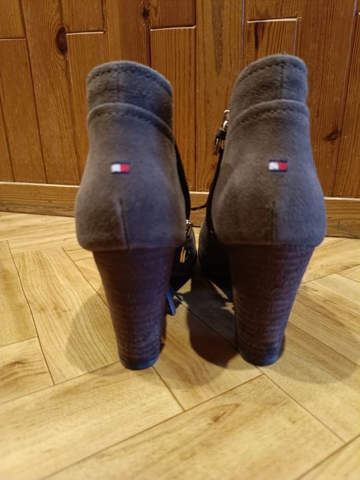 Botki Tommy Hilfiger 38 zamsz