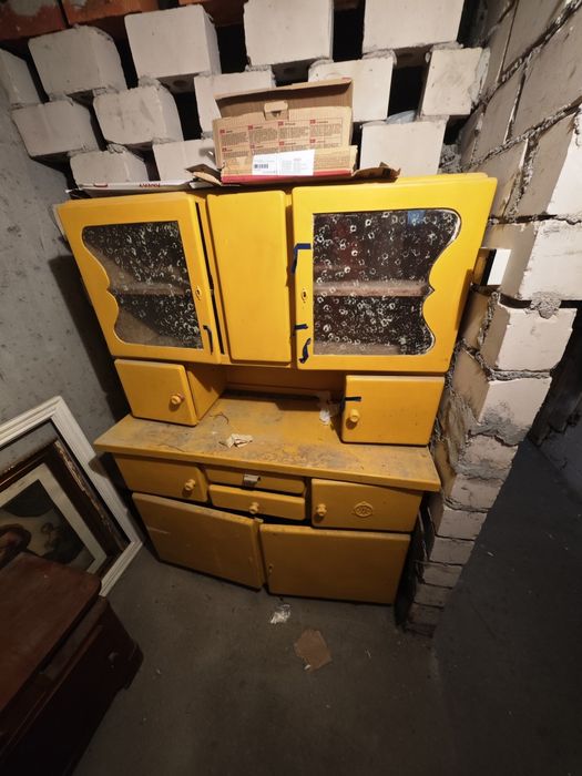 Sprzedam stary kredens