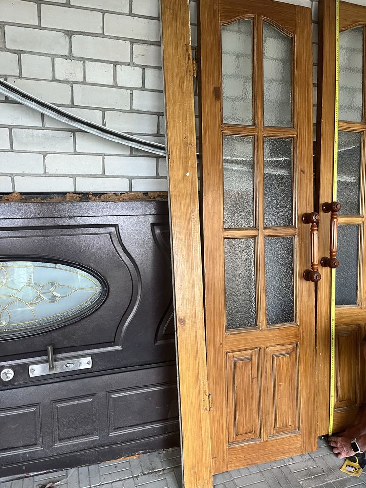 Продам деревяні двері з коробкою