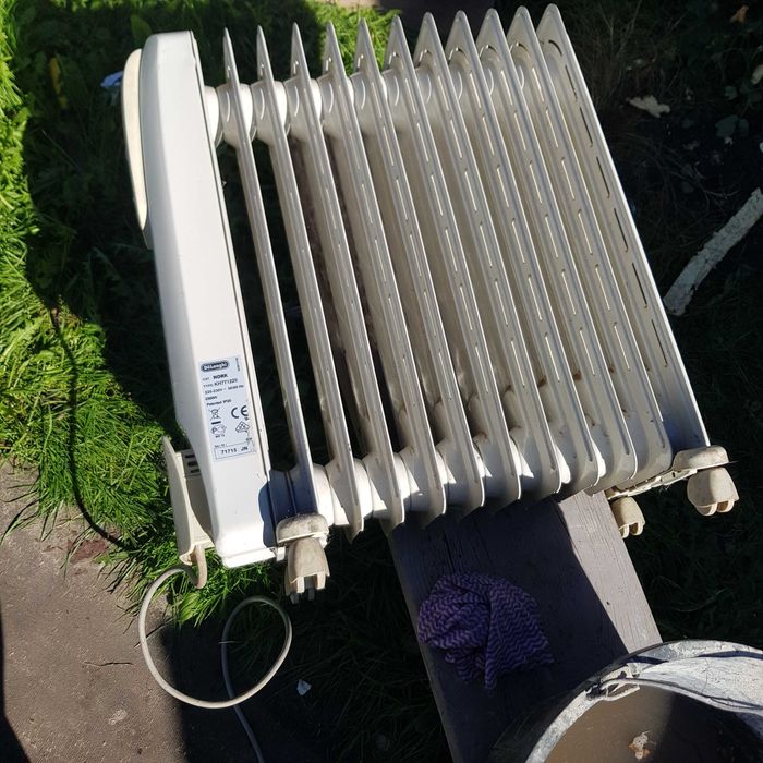 Продається масляний електрообігрівач De Longhi