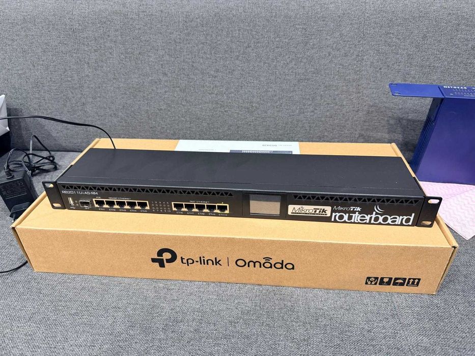 Router Mikrotik 201 1UiAS-RM