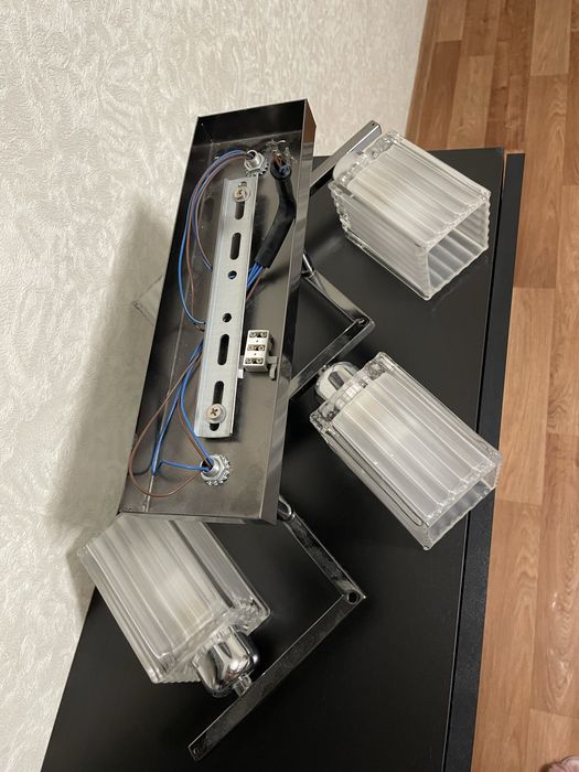 Люстра на 4 лампи