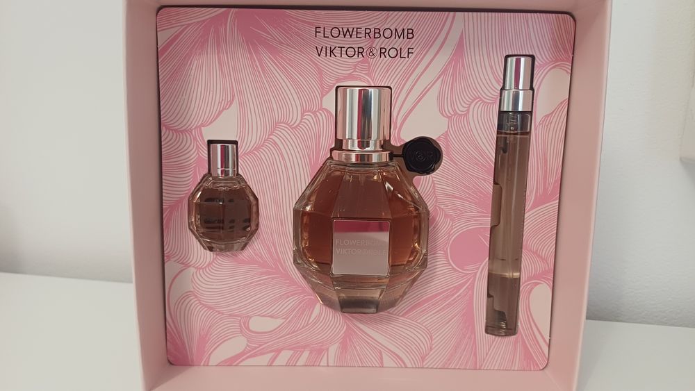 Conjunto Flowerbomb de Victor & Rolf (novo)-50ml