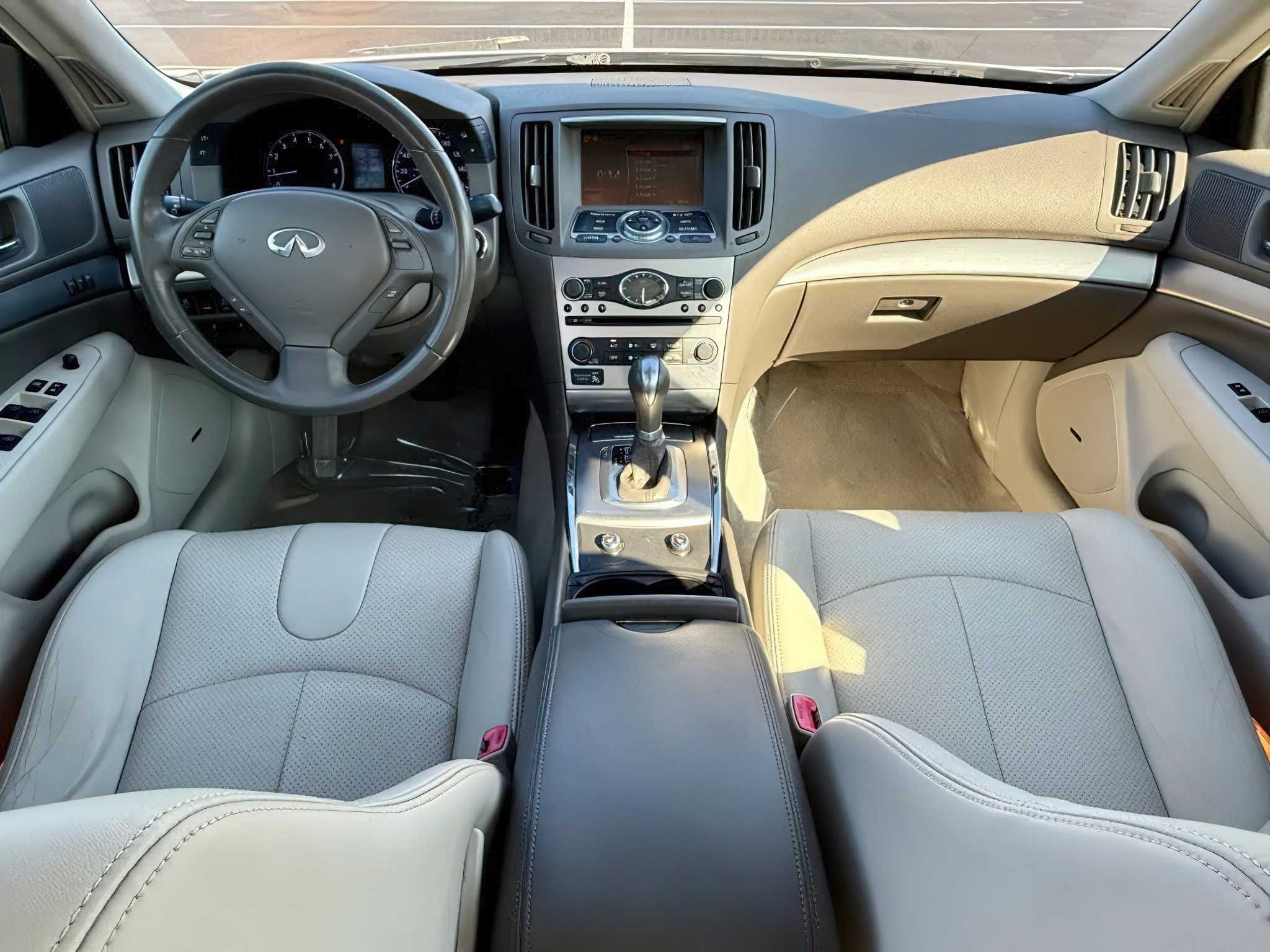 Infiniti G37      2013
