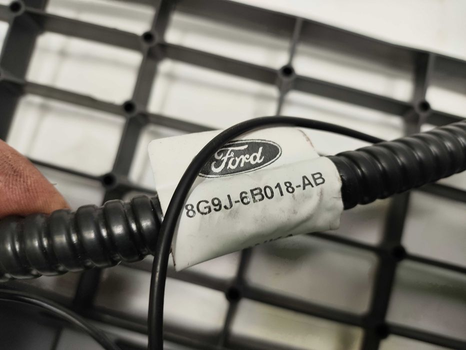 Atrapa kratka zderzaka kabel podgrzewania silnika Ford Mondeo MK4 IV