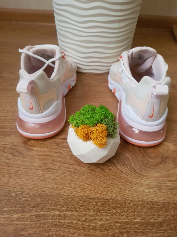 Кросівки Nike Air Max 270 React 38,5 р