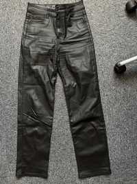 skórzane czarne spodnie