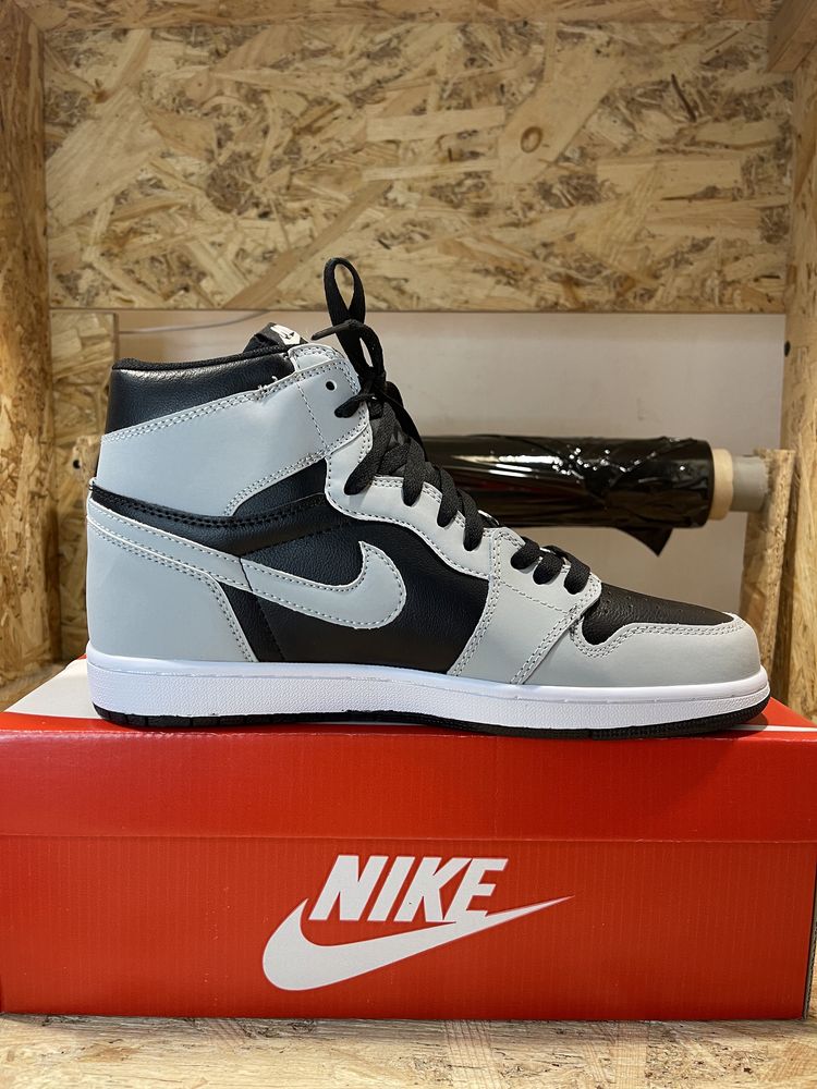 Чоловічі кросівки Nike Air Jordan 1 Mid Grey