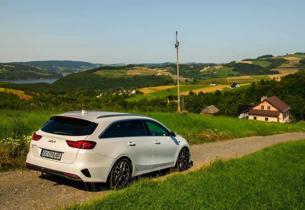 Wynajem Kia Ceed Kombi Automat 140 KM benzyna - Busko Zdrój