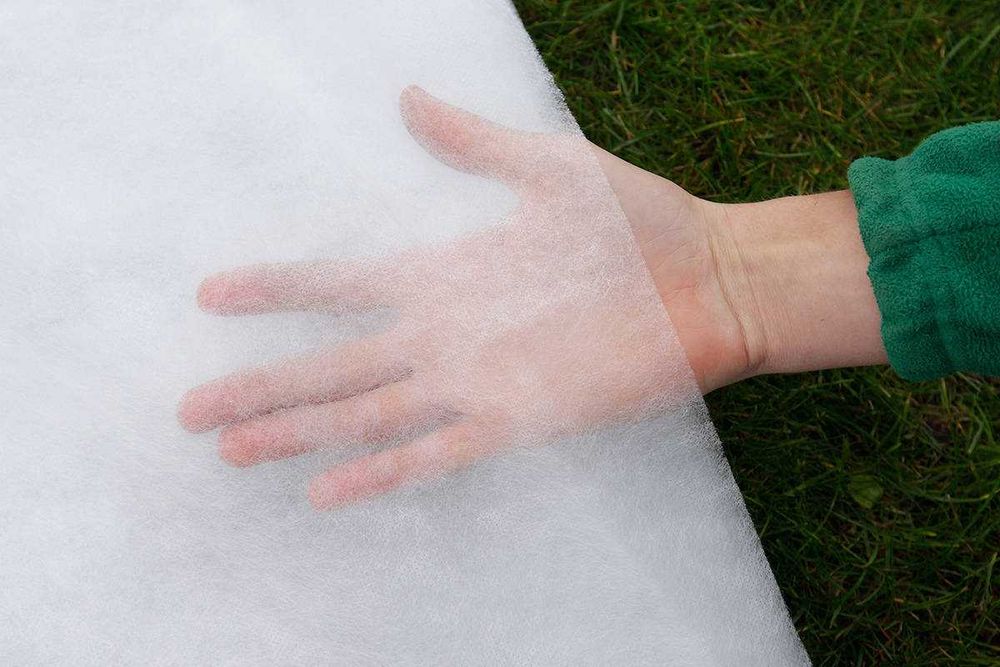 Agrowłóknina biała okryciowa wiosenna 1,6x100m 23g WŁÓKNINA zimowa