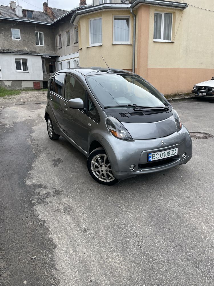 Продам міцубісі і міо