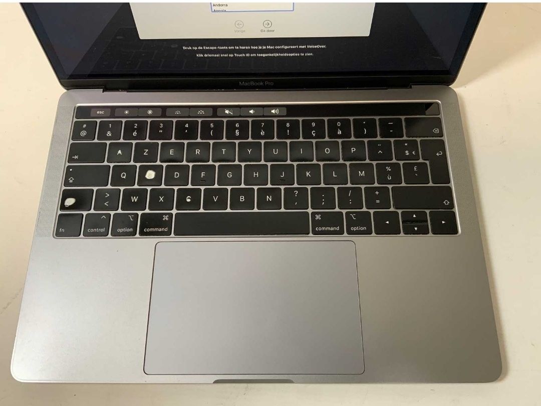 MacBook Pro 13" I7 16Gb 256 SSD Touchbar // Teclado Desgastado