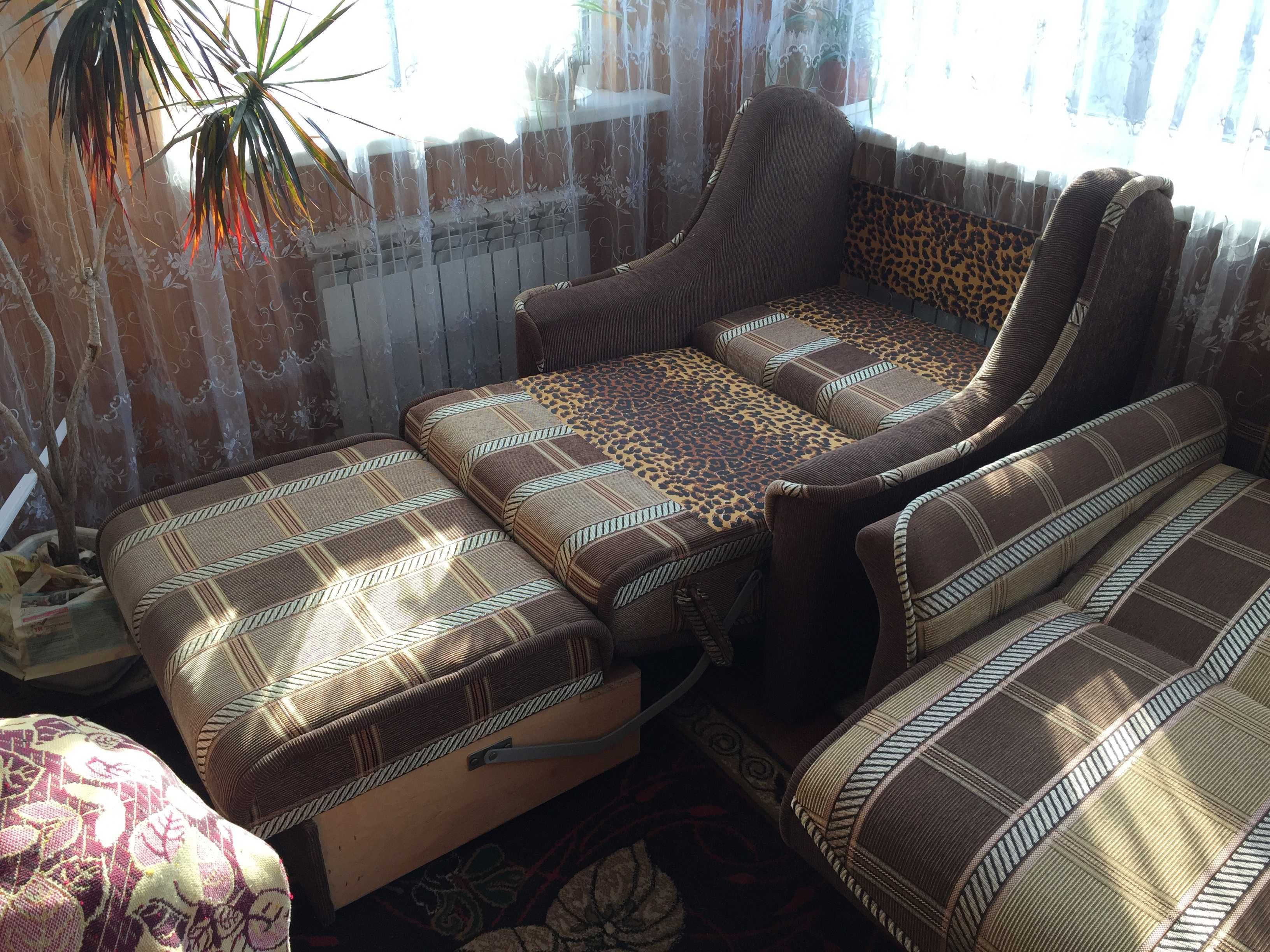 Диван-кровать и кресло-кровать.