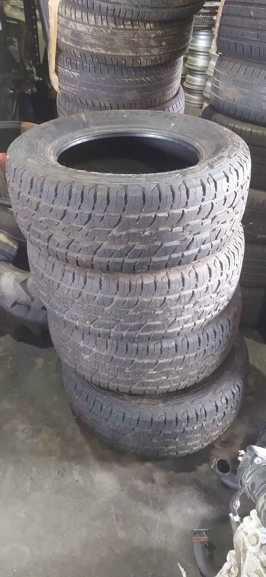 Pneus Cooper Discoverer 235/60 R16