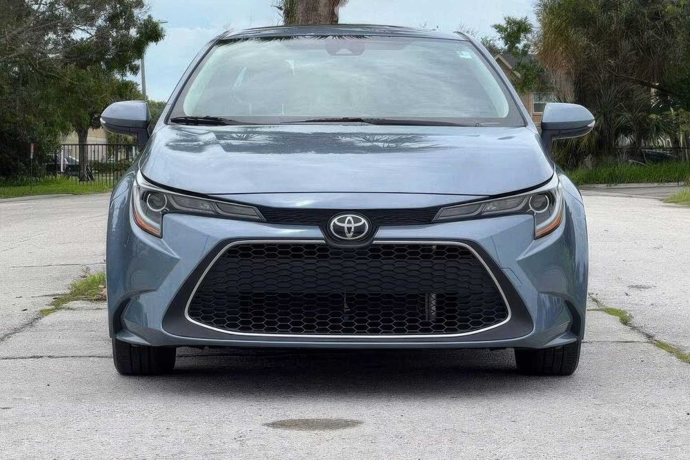 Toyota Corolla XLE      2021