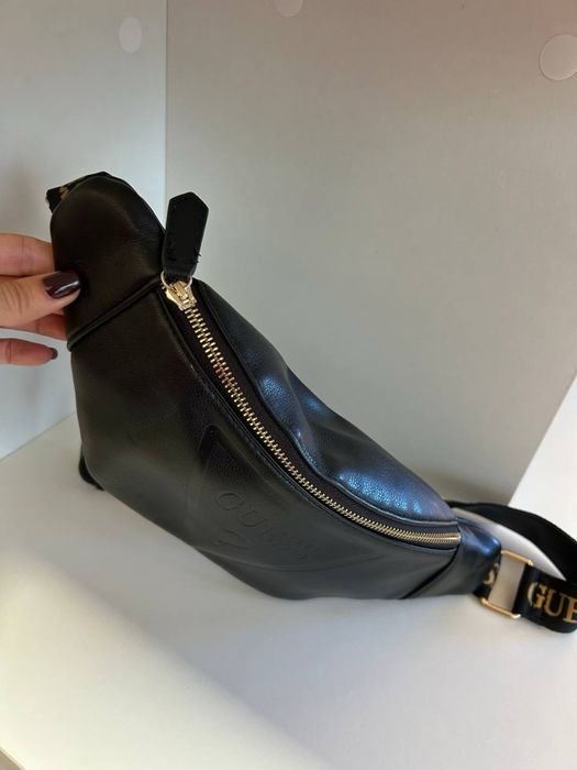 Продам бананку GUESS