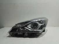Toyota Yaris III FL 2017–2020 – Reflektor Prawy Halogen (z żarówkami, uszkodzona obudowa)