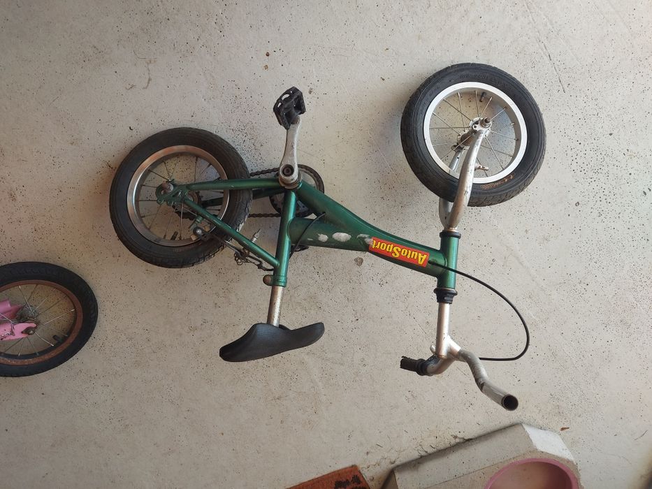 Varias  bicicletas de criança