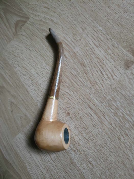 Fajka drewniana. Fajka nowa