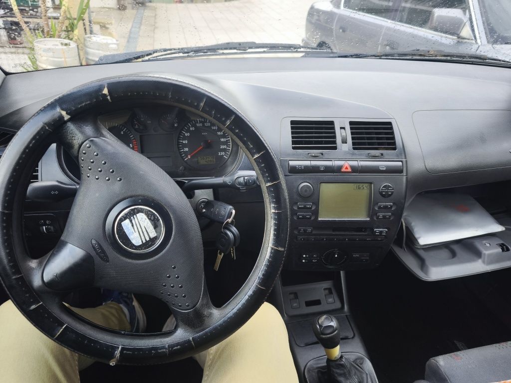 SEAT Ibiza 1.9 TDI – Motor VW, económico, fiável, pneus novos