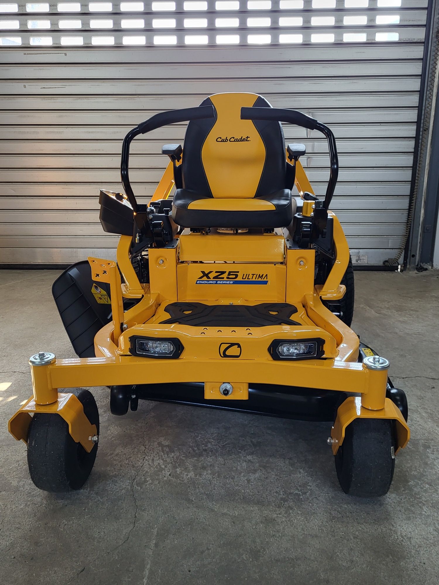 CUB CADET Zero-Turn XZ5 L107 22KM V-Twin traktorek kosiarka