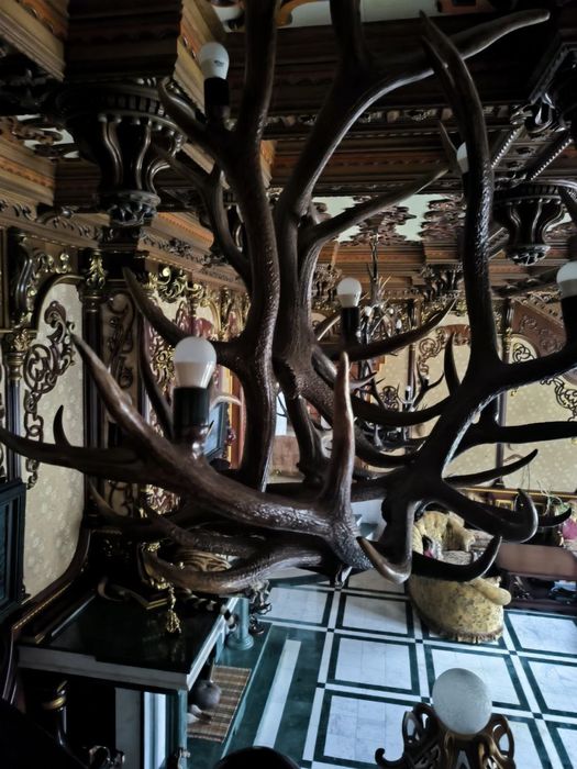 Люстри та  бра з рог  оленя