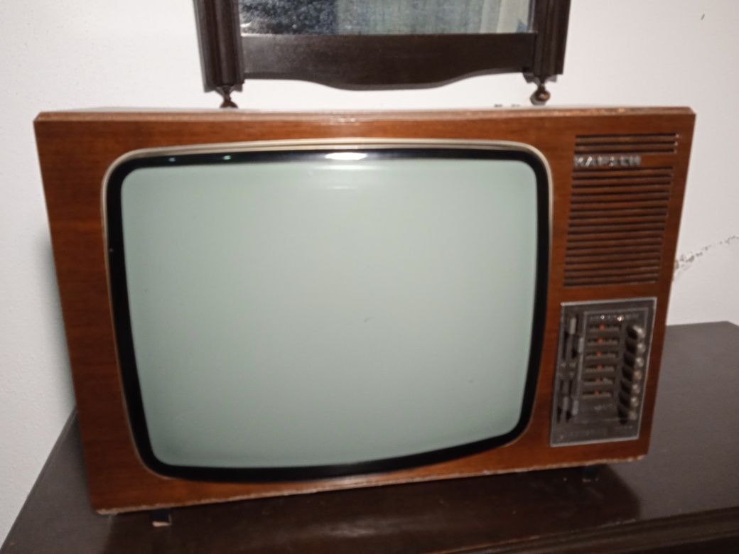 Televisão antiga