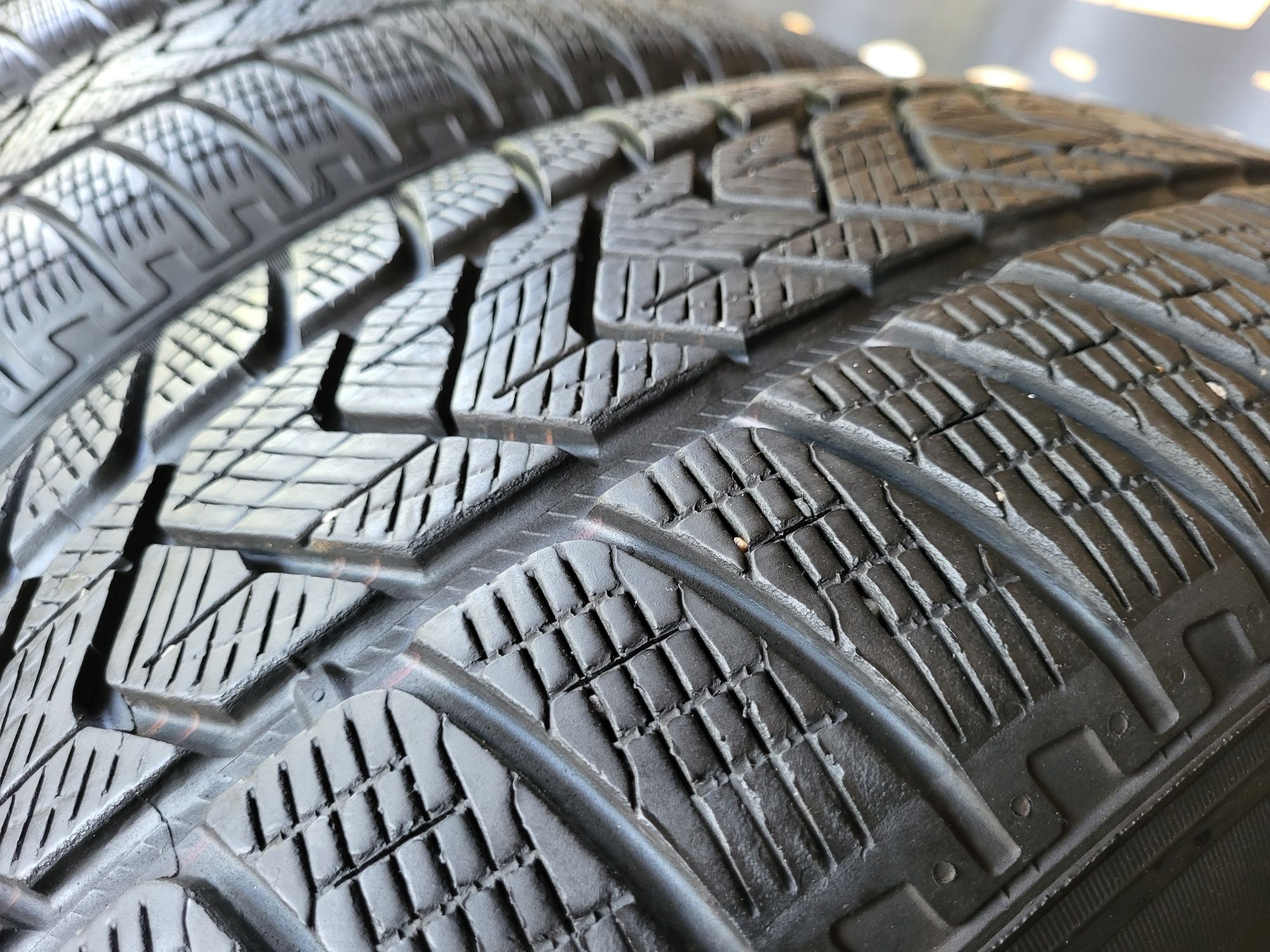 Opony zimowe 235/60/18 Pirelli 6,8mm