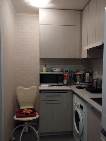 Комната со своей кухней и санузлом.