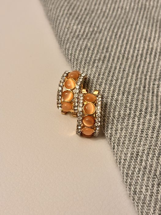 Brincos Argolas com pedras em tons de salmão e “brilhantes”