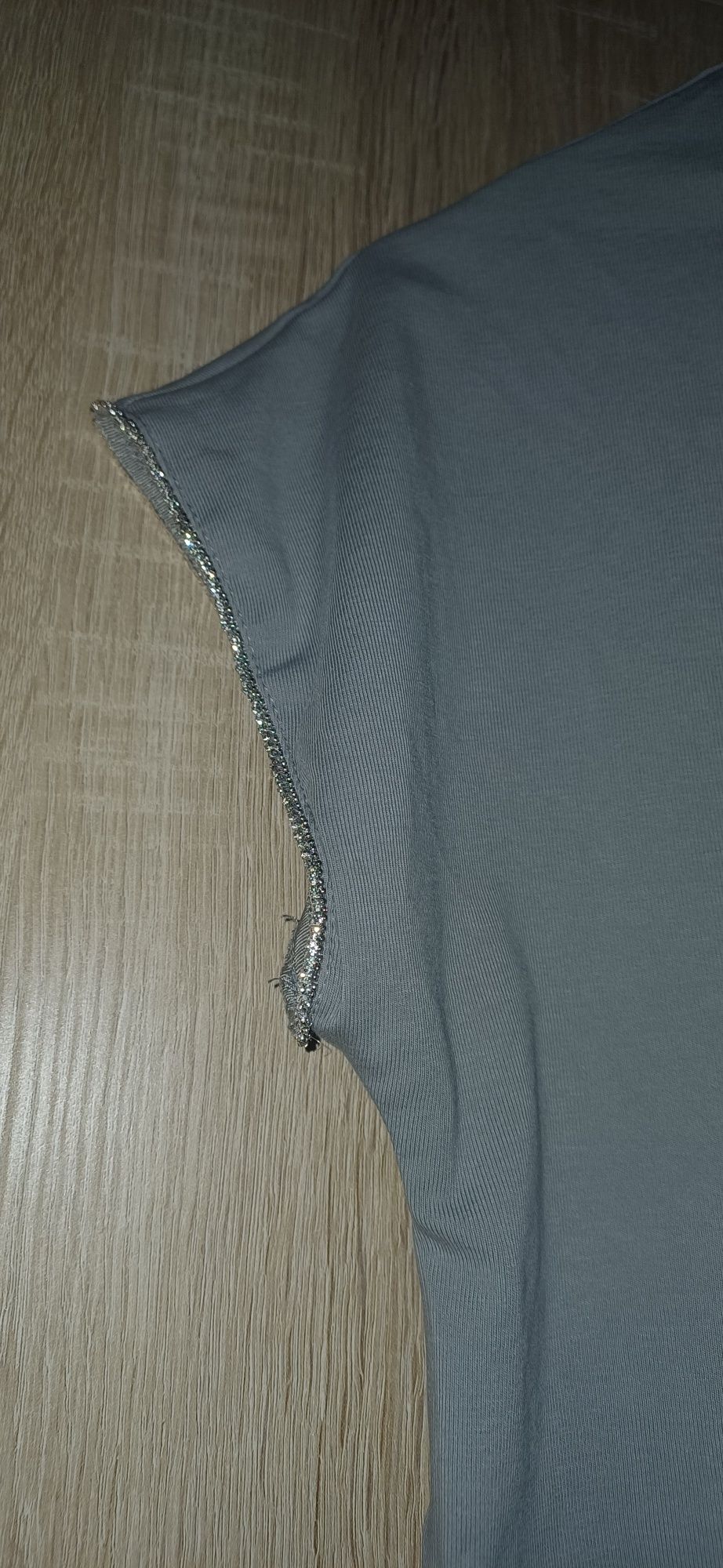 T-shirt z ozdobnymi rękawami Reserved rozmiar M