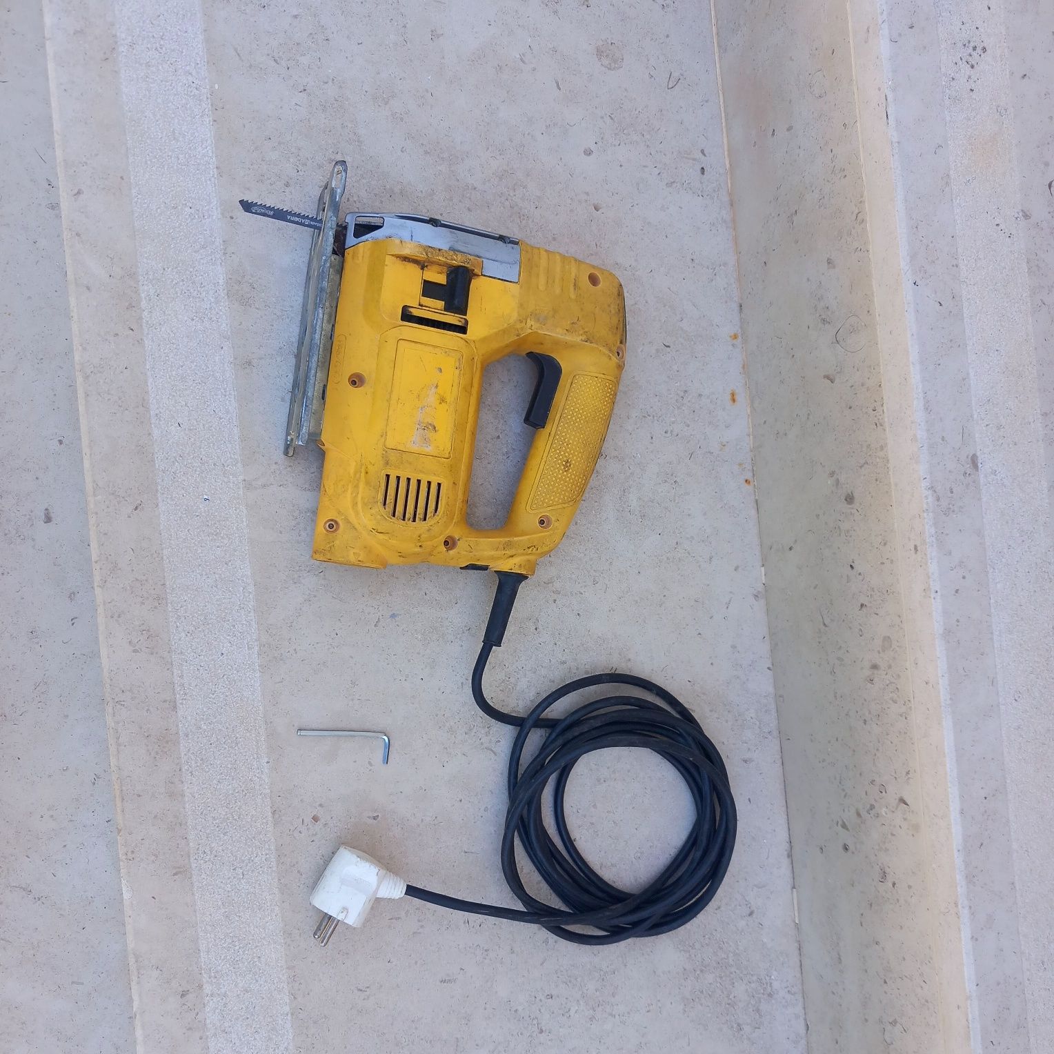 Tico-tico Dewalt  500W