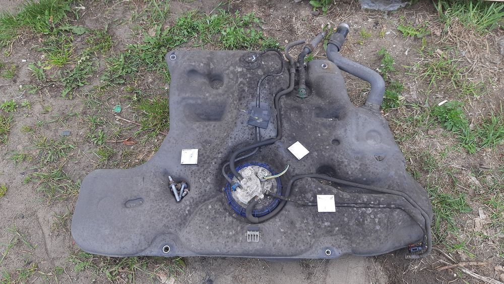 Toyota Auris 2012r 1,4i Zbiornik Paliwa