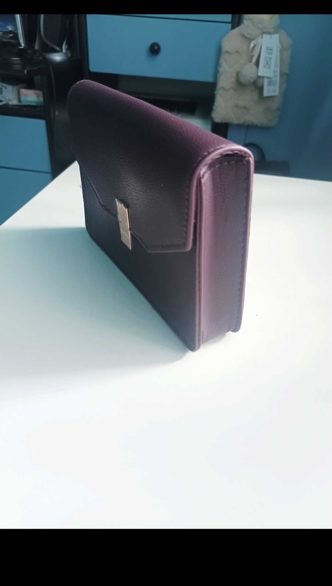 Hugo Boss elegancka mała torebka nerka