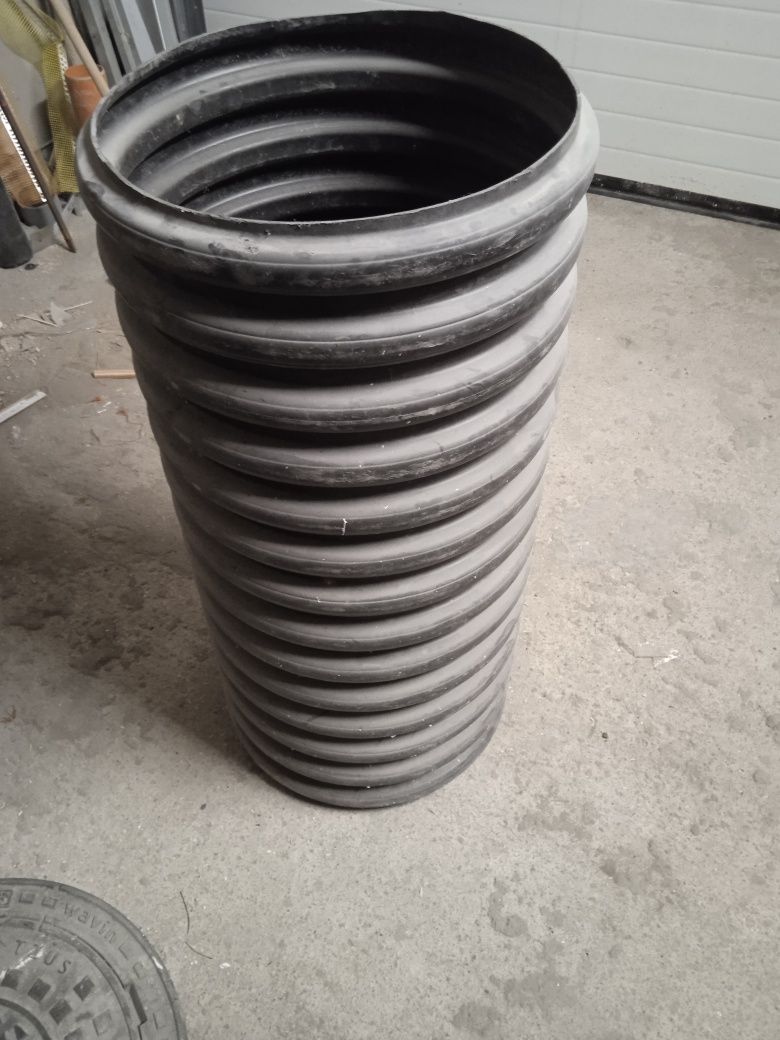 Właz żeliwny D 400