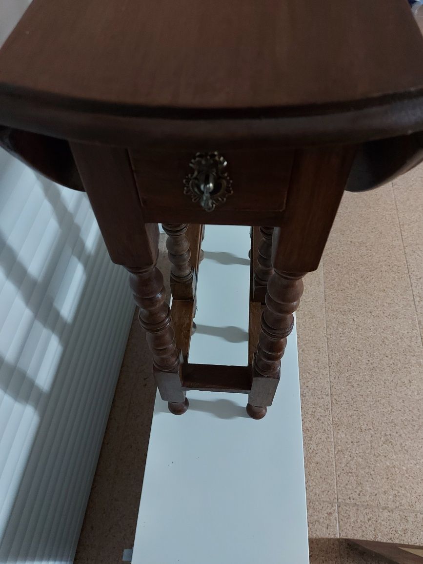 Mesa de jogo em madeira